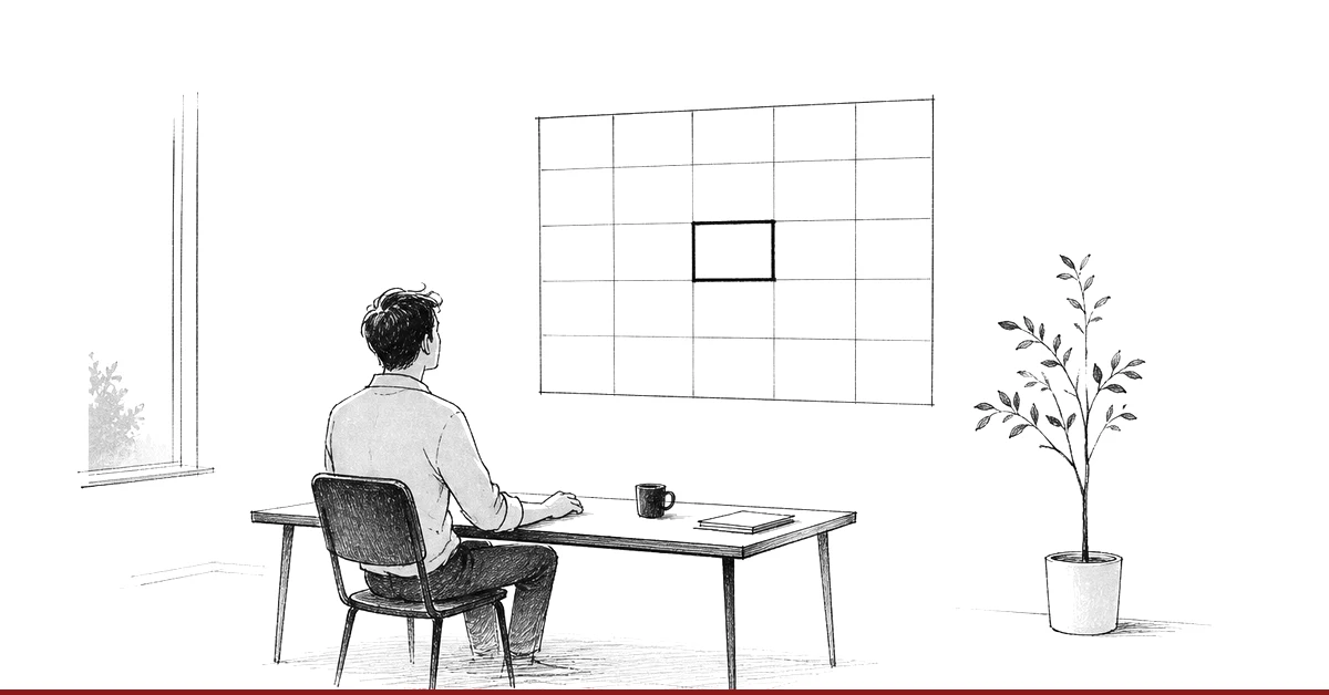Eine Person sitzt frühmorgens allein am Schreibtisch und blickt auf einen großen Wochenkalender an der Wand, in dem ein einzelner Termin dunkler markiert ist als alle anderen.